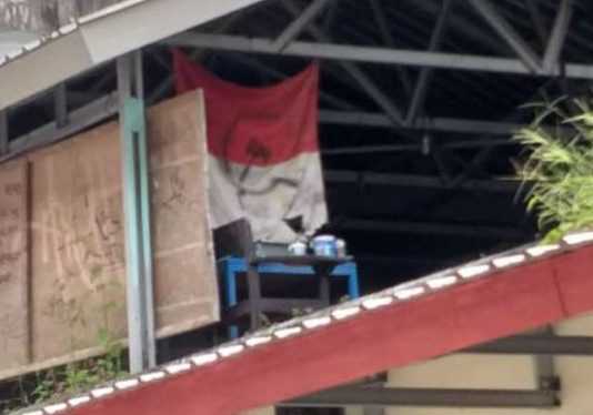 Bendera Merah Putih Bergambar Palu Arit Ditemukan di Unhas