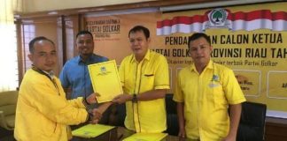 Andi Rachman Ambil Formulir Calon Ketua DPD Golkar Riau