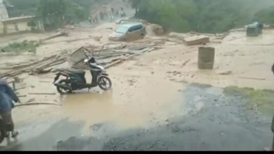 Aceh Tengah Diterjang Banjir Bandang, Warga Butuh Penerangan dan Air Bersih