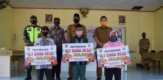 66 KK Desa Kelemantan Barat Terima BLT DD dari Pemerintah Desa