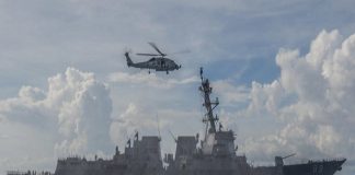 China Usir Kapal Perang AS Bersenjata Rudal dari Laut China Selatan