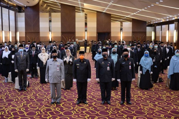 103-pejabat-fungsional-lingkungan-pemprov-riau-resmi-dilantik (1)