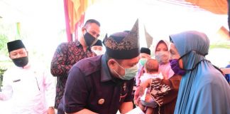 Selain Bantuan Tunai Langsung, Bupati Kampar juga Menyerahkan 1,5 ton Bibit padi Unggul