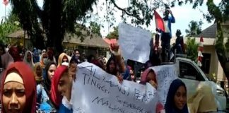 Vonis Bebas Ketiga WNA Asal Malaysia, Mahasiswa Geruduk PN Bengkalis