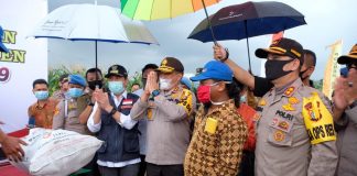 Panen Raya Program Jaga Kampung, Polda Riau Gandeng Pedagang Jagung Bakar Panen-Raya-Program-Jaga-Kampung-Polda-Riau-Gandeng-Pedagang-Jagung-Bakar