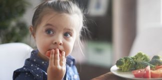 Ini yang Harus Dilakukan Orangtua Agar Anak Suka Makan Sayur