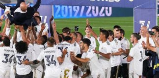 Penyerang Real Madrid, Bale Cuma tersenyum Saat Real Madrid Merayakan Kemenangan setengah-hati-rayakan-gelar-bale-cuma-senyam-senyum-saat-zidane-dilempar-ke-udara-xmj