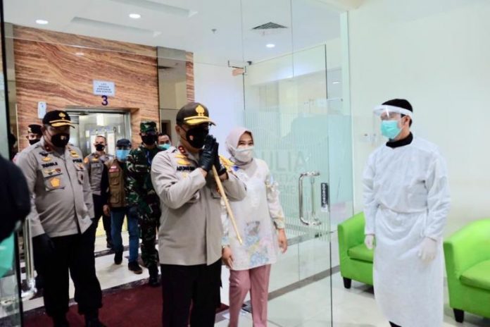 kapolda-riau-ikut-turun-periksa-penanganan-pasien-covid-19