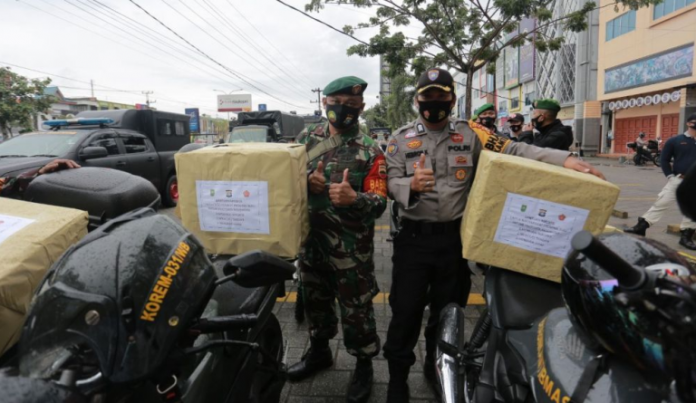 polda-riau-bagikan-ratusan-ribu-masker Polda Riau Bagikan Ratusan Ribu Masker