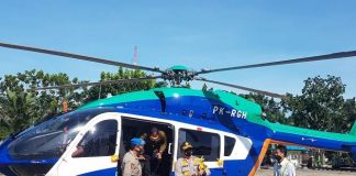Kapolda Riau Irjen Pol Agung Mendarat di Kota Sagu Mengunakan Helikopter mengunakan-helikopter-kapolda-riau-irjen-pol-agung-mendarat-di-kota-sagu