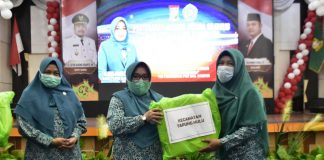 Muslimawati Catur Bagikan 8.400 Masker kepada Seluruh TP-PKK Kecamatan Muslimawati-Catur-Bagikan-8.400-Masker-kepada-Seluruh-TP-PKK-Kecamatan