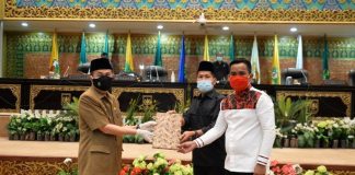 Gubri Sampaikan Pandangan atas Ranperda Penyelenggaraan Investasi Pemerintah Daerah gubri-sampaikan-pandangan-atas-ranperda-penyelenggaraan-investasi-pemerintah-daerah