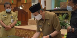 Perubahan APBD Provinsi Riau TA 2020, Gubri Teken Nota Kesepakatan Perubahan-APBD-Provinsi-Riau-TA-2020-Gubri-Teken-Nota-Kesepakatan
