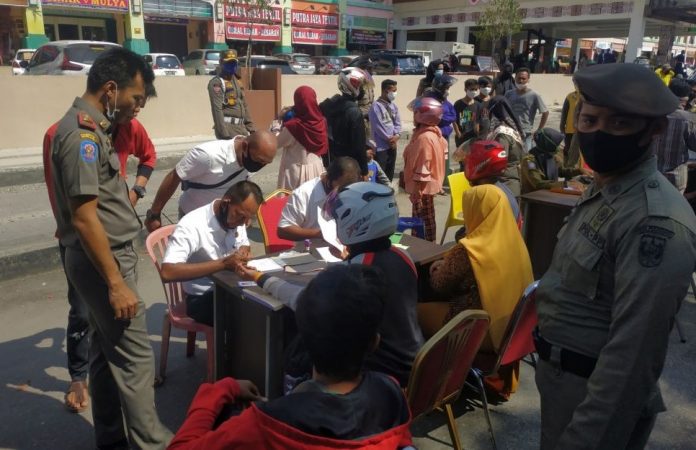 9-Warga-Tampan-Diberi-Sanksi-Karena-Melanggar-Perwako