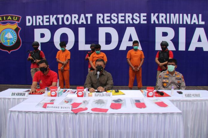 Polda-Riau-Ungkap-Pelaku-Pembakaran-Kenderaan-di-Tambusai-Utara