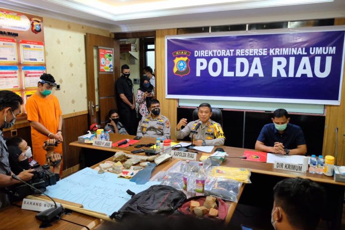 Pelaku-Pengrusakan-Mobil-Patwal-Digiring-ke-Kantor-Polisi