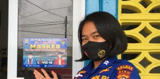 Cegah Covid-19, Satpolair Pasang Stiker Imbauan Pakai Masker dan Jaga Jarak cegah-covid-19-satpolair-pasang-stiker-imbauan-pakai-masker-dan-jaga-jarak