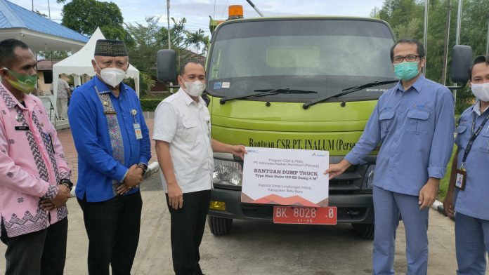 bupati-batu-bara-terima-bantuan-1-unit-mobil-dump-truck-dari-pt-inalum