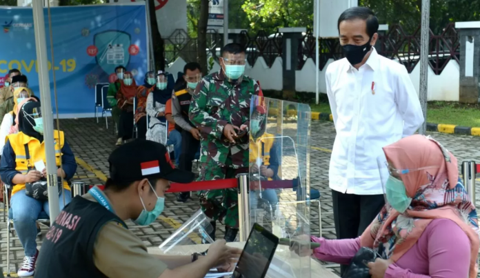 jokowi-sidak-pelaksanaan-simulasi-vaksinasi-covid-19-di-kota-bogor