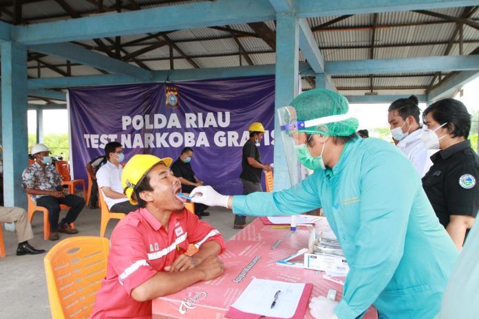 ditresnarkoba-polda-riau-lakukan-test-narkoba-dilingkup-tenaga-kerja