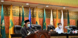 Gubri Hadiri Rapat Paripurna Pengesahan Perda Tentang APBD Riau Tahun 2021 gubri-hadiri-rapat-paripurna-penges