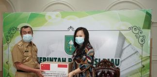Gubernur Riau Terima Sumbangan 500 Paket Sembako Dari Konjen RRT Medan gubernur-riau-terima-sumbangan-500-paket-sembako-dari-konjen-rrt-di-medan