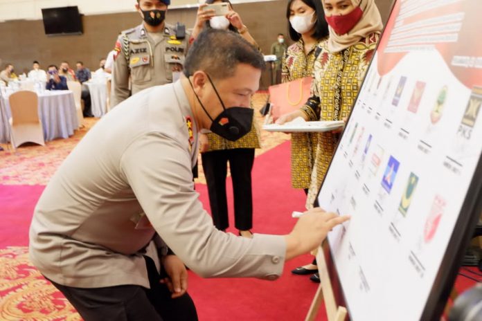 F8DCC5E3-A7B6-4F12-9DC9-330A68E4A172