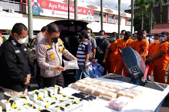 polda-riau-ungkap-pengedar-narkoba-seberat-94-kg-sabu-dan-22-ribu-ekstasi