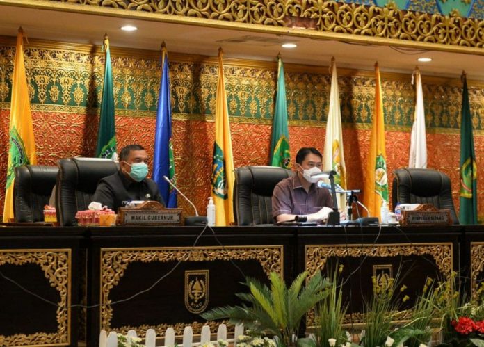 DPRD Riau Sampaikan Rekomendasi Rancangan Perda Perubahan Nomor 10 Tahun 2002 dprd-riau-sampaikan-rekomendasi-ran