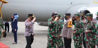 Panglima TNI Dan Kapolri Bakar Semangat Satgas Nemangkawi panglima-tni-dan-kapolri-bakar-semangat-satgas-nemangkawi