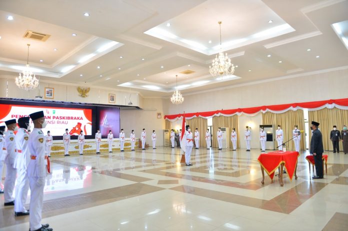 HUT-RI-ke-76-Gubernur-Riau-Resmikan-37-Anggota-Paskibraka-2021