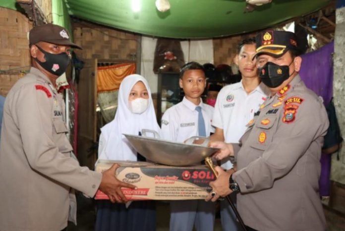 Menjelang Akhir Tugas di Batu Bara, Kapolres Beri Bantuan kepada Warga Kurang Mampu