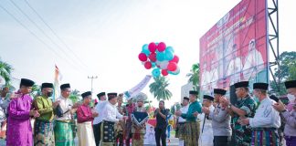 Bupati Meranti HM Adil Lakukan Pelepasan Peserta Pawai Ta’aruf MTQ Ke-XIII Tahun 2022