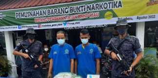 BNNP Riau Musnahkan Hasil Penangkapan 12 Kg Sabu dan 218,75 Ganja BNNP Riau Musnahkan Hasil Penangkapan 12 Kg Sabu dan 218,75 Ganja