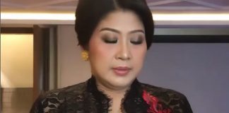 Istri Sambo Hindari Wartawan Usai Diperiksa Sebagai Tersangka Pembunuhan Istri Sambo Hindari Wartawan Usai Diperiksa Sebagai Tersangka Pembunuhan