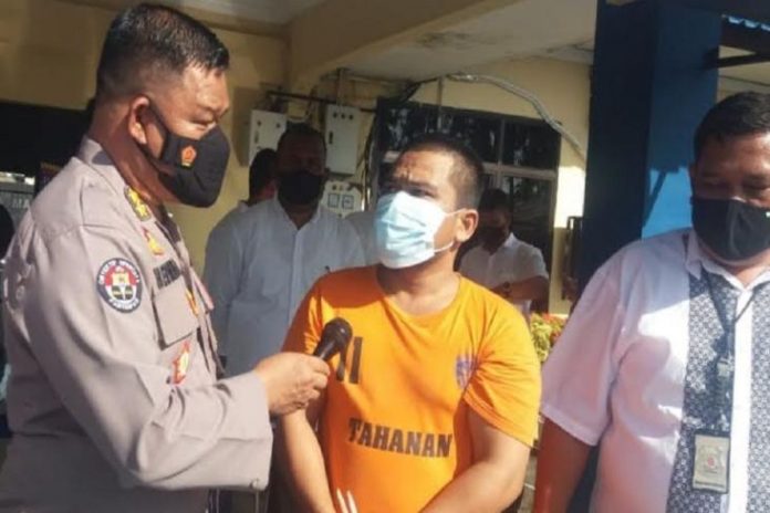 Polisi menangkap seorang nelayan berinisial IB (35), warga Lorong Ujung Tanjung Pasir, Kelurahan Bagan Deli, Kecamatan Belawan lantaran terlibat memperdagangkan satwa dilindungi jenis ketam tapak kuda atau belangkas. Foto ist Polisi menangkap seorang nelayan berinisial IB (35), warga Lorong Ujung Tanjung Pasir, Kelurahan Bagan Deli, Kecamatan Belawan lantaran terlibat memperdagangkan satwa dilindungi jenis ketam tapak kuda atau belangkas. Foto ist