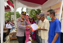 Hari ke-2 Dinas, Kapolsek Koto Gasib IPTU Budiman Beri Santunan Kepada Lansia