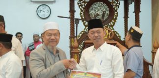 Safari Ramadhan di Masjid Agung Al-ikhlas Bagansiapiapi, Bupati Rohil Serahkan Bantuan Kepada 25 Masjid