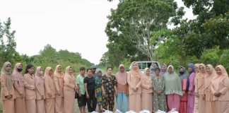 Darma Wanita Diskominfotiks Rohil Gelar Baksos Dengan Membagikan Sembako