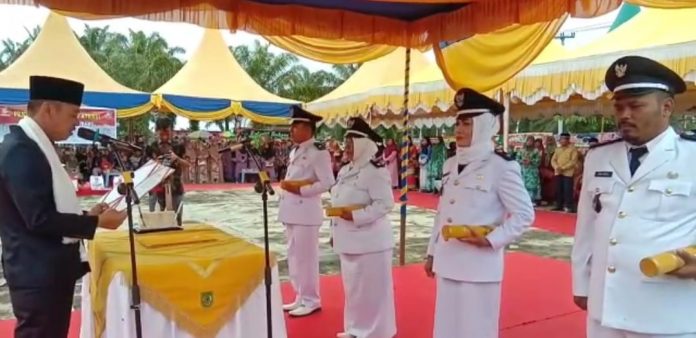 Bupati Rohil Lantik Pj Penghulu dan BPKep di Bagansinembah Bupati Rohil Lantik Pj Penghulu dan BPKep di Bagansinembah