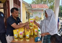 Berbagi Ramadhan, Asian Agri Gelar Bazar Minyak Goreng Untuk Warga Berbagi Ramadhan, Asian Agri Gelar Bazar Minyak Goreng Untuk Warga