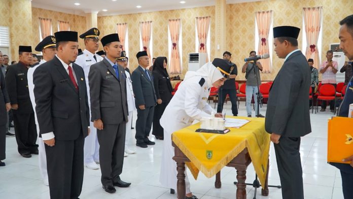 Wabup Rohil H Sulayman Lantik Sejumlah Pejabat Baru di Lingkungan Pemkab Rohil