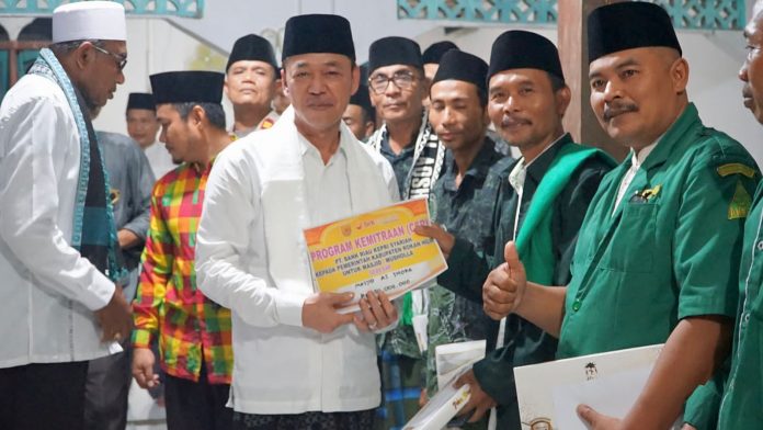 Bupati Rohil AfrizalSintong Dan Tim penggerak(PKK)Kembali Melaksanakan Safari Ramadhan di Pekaitan Bupati Rohil AfrizalSintong Dan Tim penggerak(PKK)Kembali Melaksanakan Safari Ramadhan di Pekaitan