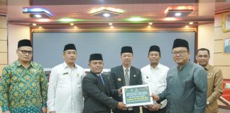 Bupati Rohil Lantik Ketua dan Pengawas Baznas Periode 2023-2028 Bupati Rohil Lantik Ketua dan Pengawas Baznas Periode 2023-2028