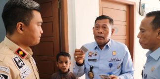 Kepala Kanwil Kemenkumham Riau Tinjau Pengungsi Rohingya dari Aceh Kepala Kanwil Kemenkumham Riau Tinjau Pengungsi Rohingya dari Aceh