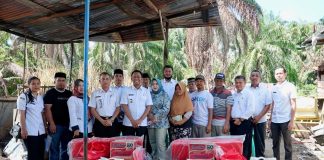 Sebagai Bentuk Perhatian Pemda, Wabup Rohil Kunjungi Korban Kebakaran Rumah dan Serahkan Bantuan