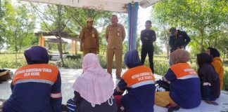 Kadis DLH Rohil Kunjungi Petugas Kebersihan