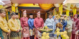 Bupati Rohil Afrizal Sintong Hadiri Acara Hari Ulang Tahun Kecamatan Simpang Kanan