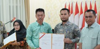 Perdana se-Riau, Pemkab Rohil Tandatangani NPHD Bersama KPU dan Bawaslu
