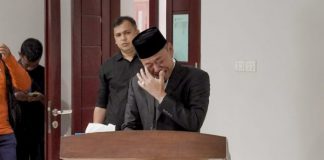 Dapat Nilai A, Bupati Rohil Afrizal Sintong Lulus Ujian Tesis di Pascasarjana UIR